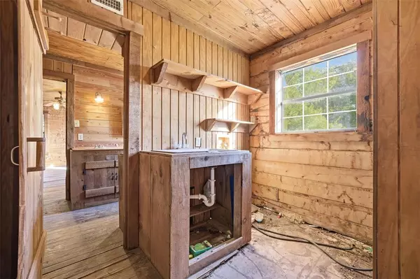 Moody, TX 76557,1615 Blue Cut Road