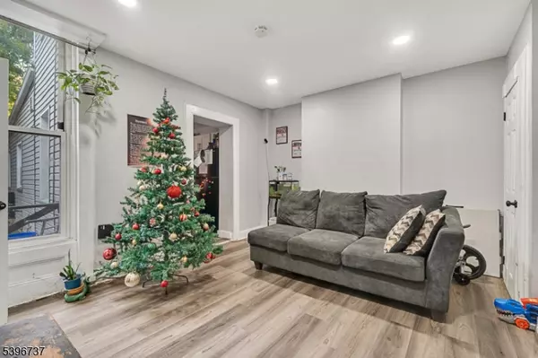 Bloomfield Twp., NJ 07003,14 Crown St