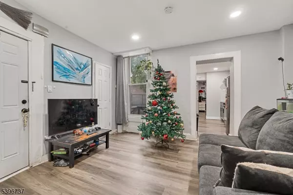 Bloomfield Twp., NJ 07003,14 Crown St