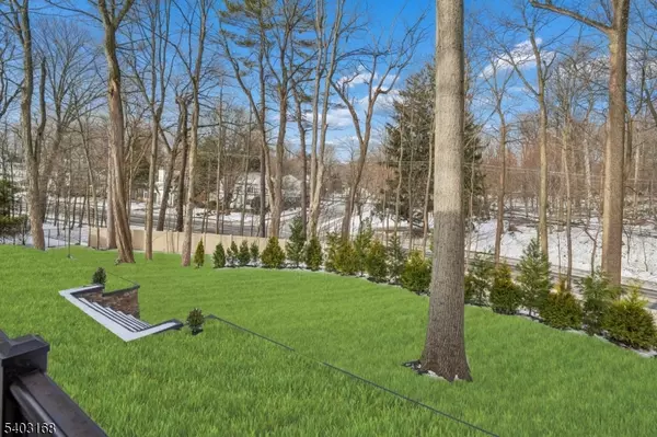 Madison Boro, NJ 07940,6 Buttenheim Ter