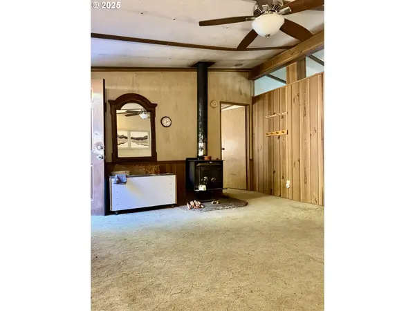 2263 CANYONVILLE RIDDLE RD, Riddle, OR 97469