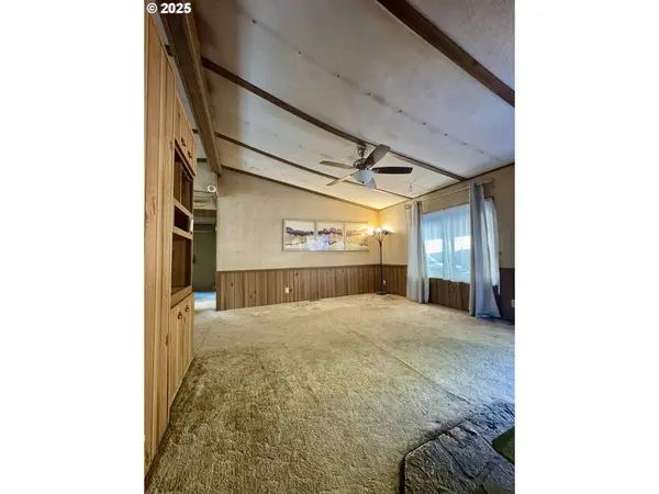 2263 CANYONVILLE RIDDLE RD, Riddle, OR 97469