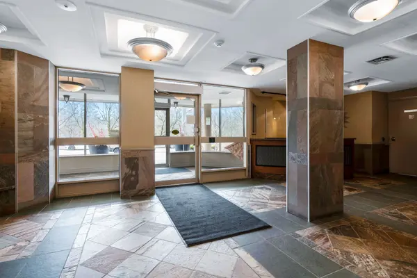 Toronto E03, ON M4B 3M8,4 PARK VISTA N/A #1002