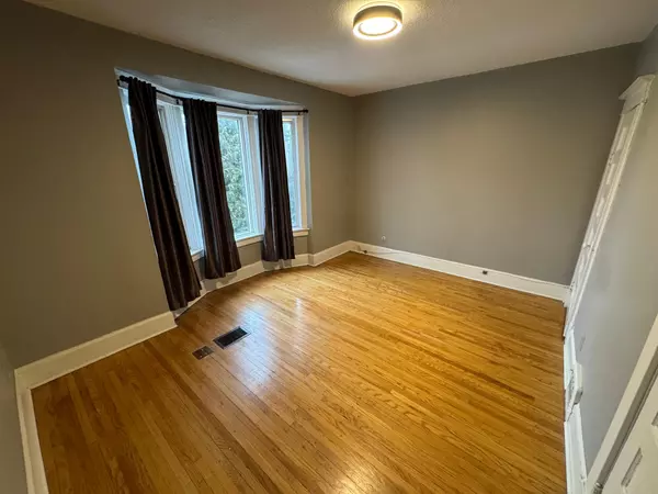 Toronto E01, ON M4M 3B7,22 Bushell AVE