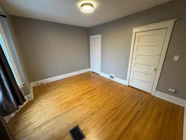 Toronto E01, ON M4M 3B7,22 Bushell AVE