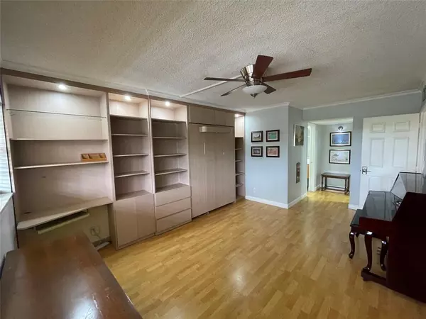 Pompano Beach, FL 33069,3051 S Palm Aire Dr #204