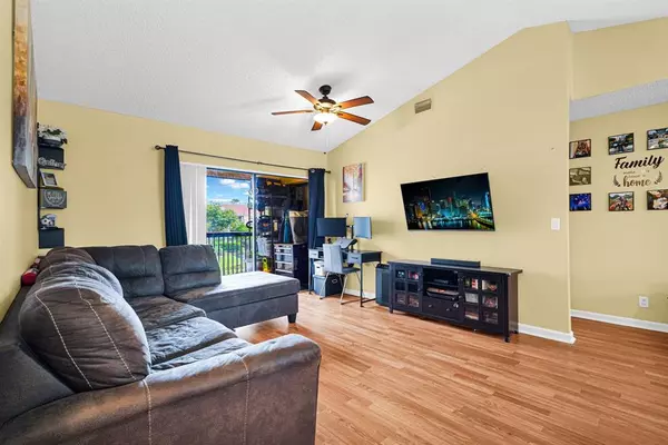 Pompano Beach, FL 33067,5861 Riverside Dr #206