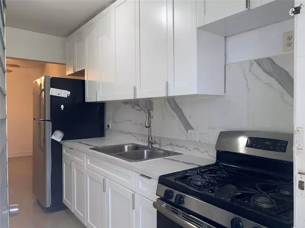 Miami, FL 33179,51 NE 204th St #2