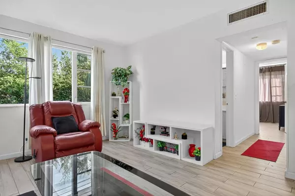 Pompano Beach, FL 33060,418 S Cypress Rd #110