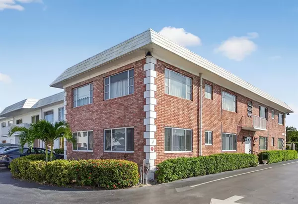 Pompano Beach, FL 33060,418 S Cypress Rd #110