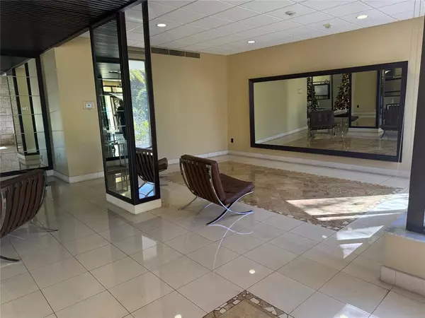 Miami, FL 33180,3375 N Country Club Dr #1005