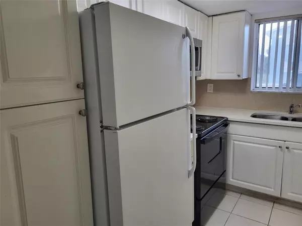 West Palm Beach, FL 33403,1501 Crescent Cir #B12