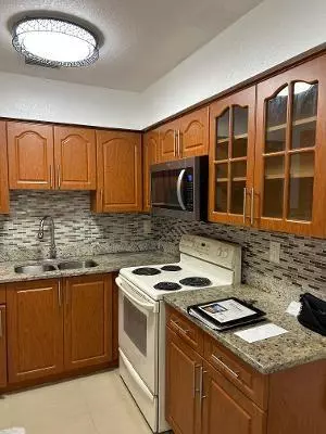 Lauderhill, FL 33313,5211 NW 16th St