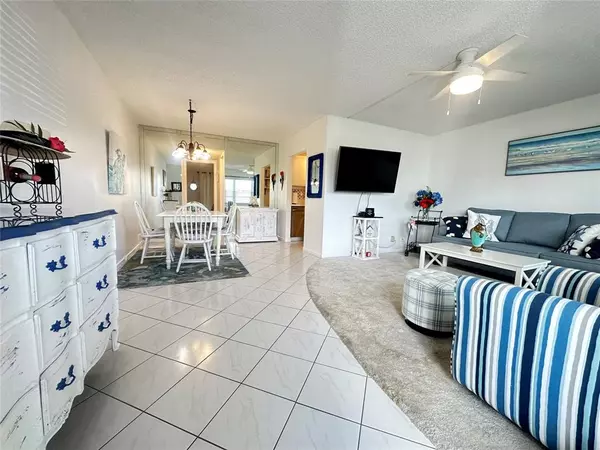131 Oakridge J #131, Deerfield Beach, FL 33442