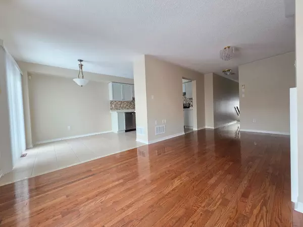 Aurora, ON L4G 7V3,54 Mcnally WAY