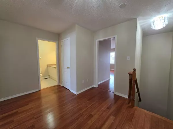 Aurora, ON L4G 7V3,54 Mcnally WAY