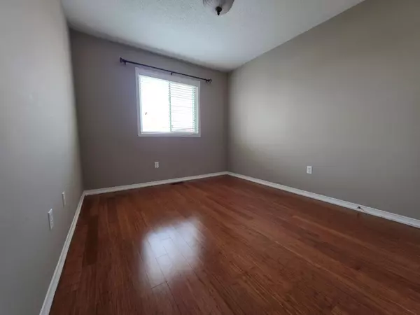 Aurora, ON L4G 7V3,54 Mcnally WAY