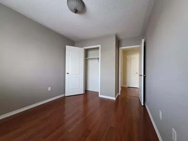 Aurora, ON L4G 7V3,54 Mcnally WAY