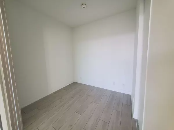 Vaughan, ON L4K 0J5,5 Buttermill AVE #5105