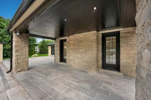 Burlington, ON L7T 1R2,977 Unsworth AVE