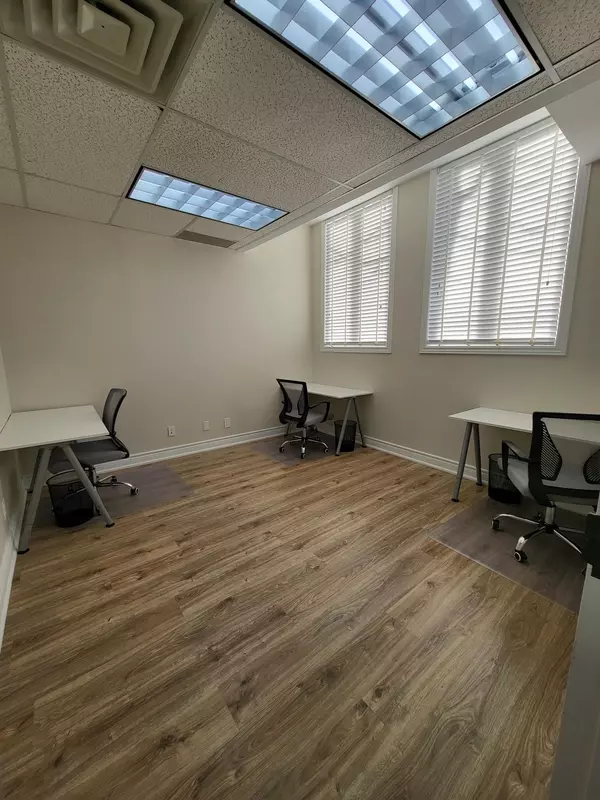 Oakville, ON L6J 7L4,2896 South Sheridan WAY #103