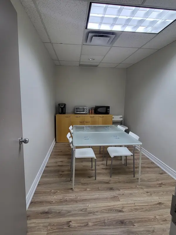 Oakville, ON L6J 7L4,2896 South Sheridan WAY #103