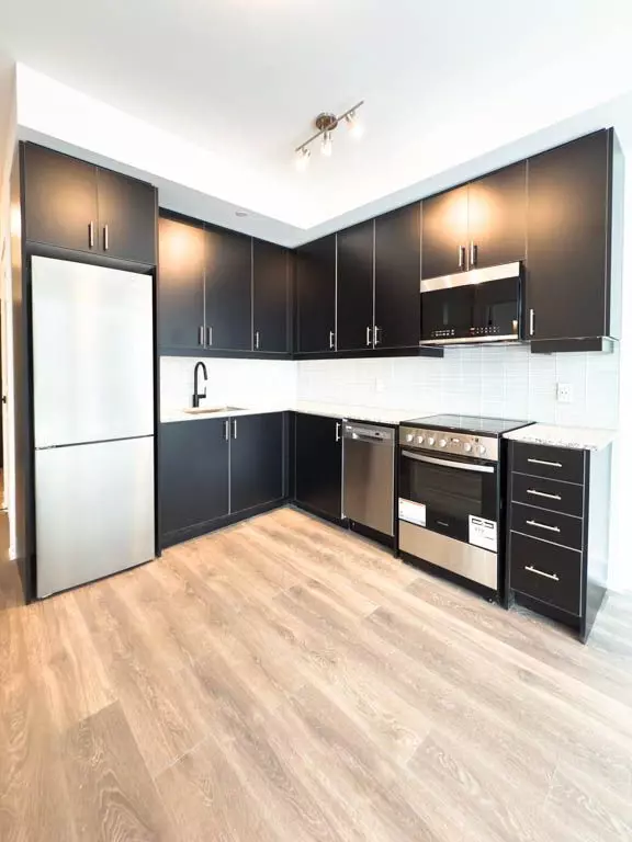 Oakville, ON L6M 4J2,2343 Khalsa Gate S #338