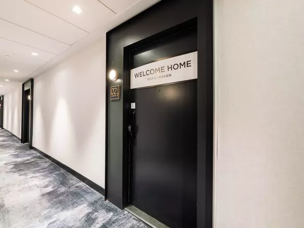 Oakville, ON L6H 7X9,3220 William Coltson AVE #213