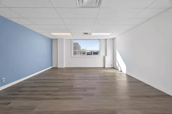 Oakville, ON L6J 1N6,260 Church ST #207