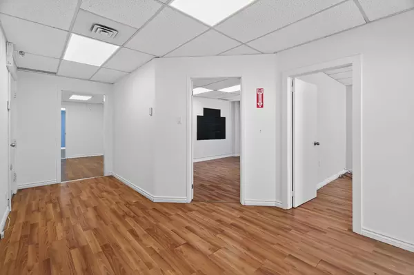 Oakville, ON L6J 1N6,260 Church ST #203