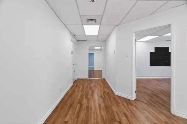 Oakville, ON L6J 1N6,260 Church ST #203