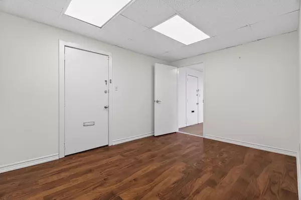 Oakville, ON L6J 1N6,260 Church ST #206