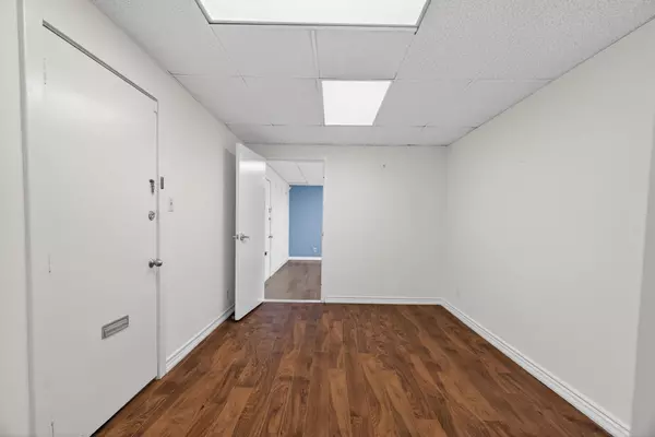 Oakville, ON L6J 1N6,260 Church ST #206