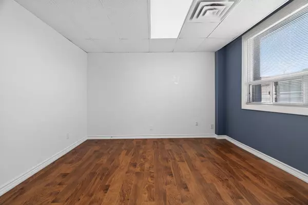 Oakville, ON L6J 1N6,260 Church ST #206