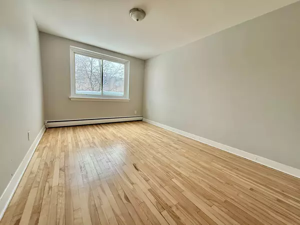 Carlington - Central Park, ON K1Z 8H2,1455 Morisset AVE #15