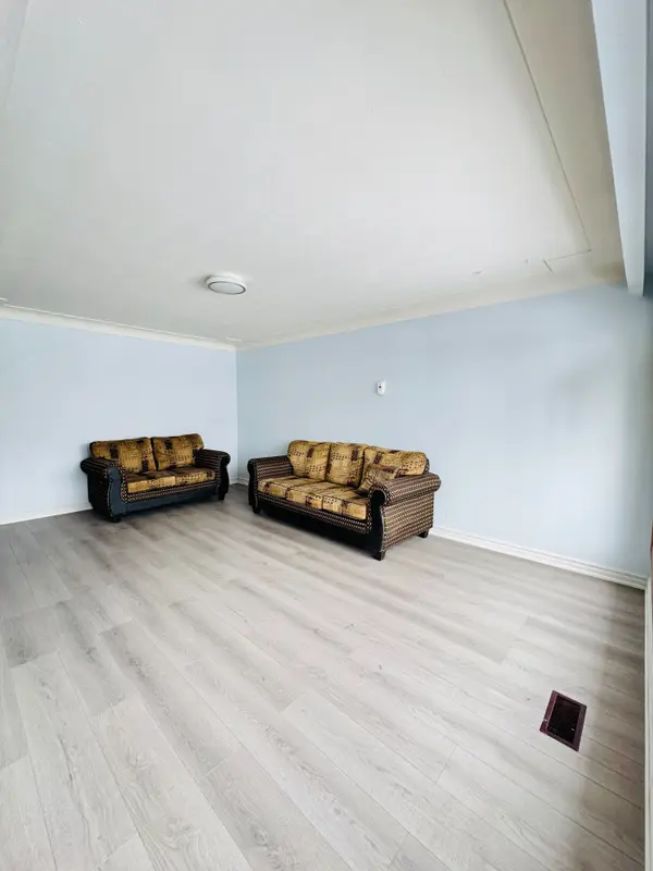 Hamilton, ON L9A 2Y6,20 Terrace DR