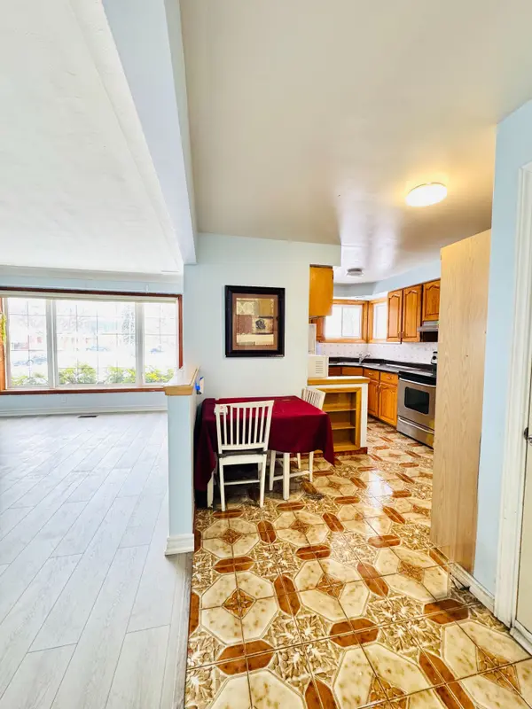 Hamilton, ON L9A 2Y6,20 Terrace DR