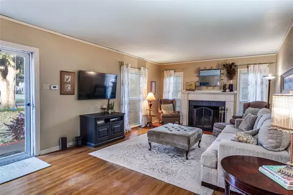 Fort Worth, TX 76109,3721 Westcliff Road S