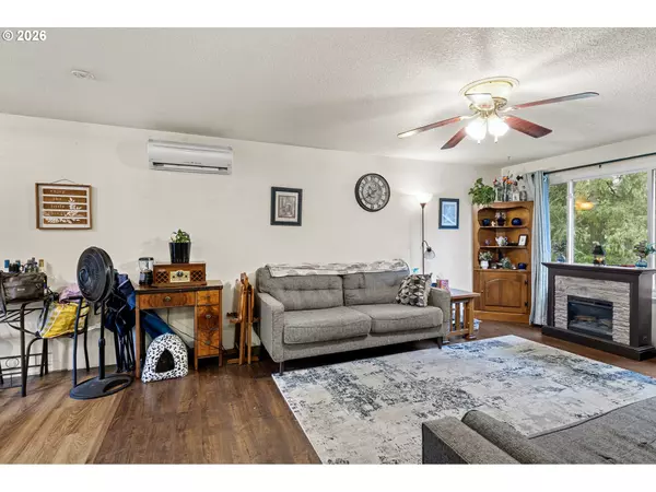 Roseburg, OR 97471,2133 NW WATTERS ST