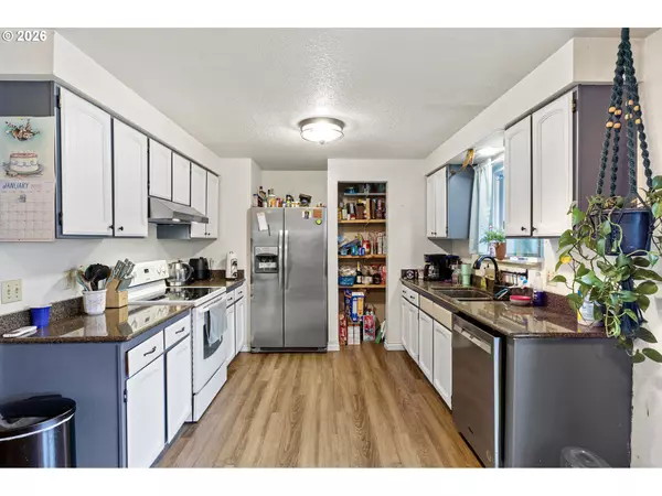 Roseburg, OR 97471,2133 NW WATTERS ST