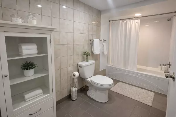 Pickering, ON L1W 2X1,720 Leaside ST #lower