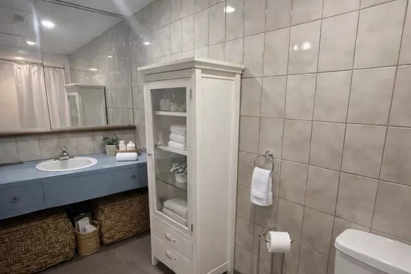 Pickering, ON L1W 2X1,720 Leaside ST #lower