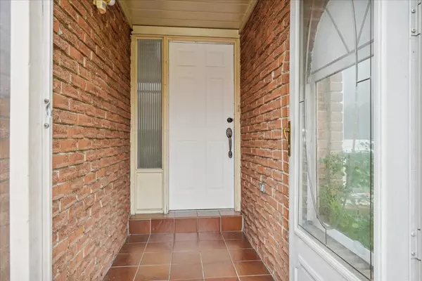 Toronto E07, ON M1V 1C8,83 Amanda DR