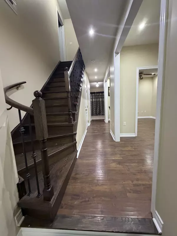 Brampton, ON L6V 4T1,15 Tailfin RD