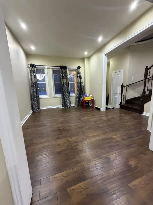 Brampton, ON L6V 4T1,15 Tailfin RD