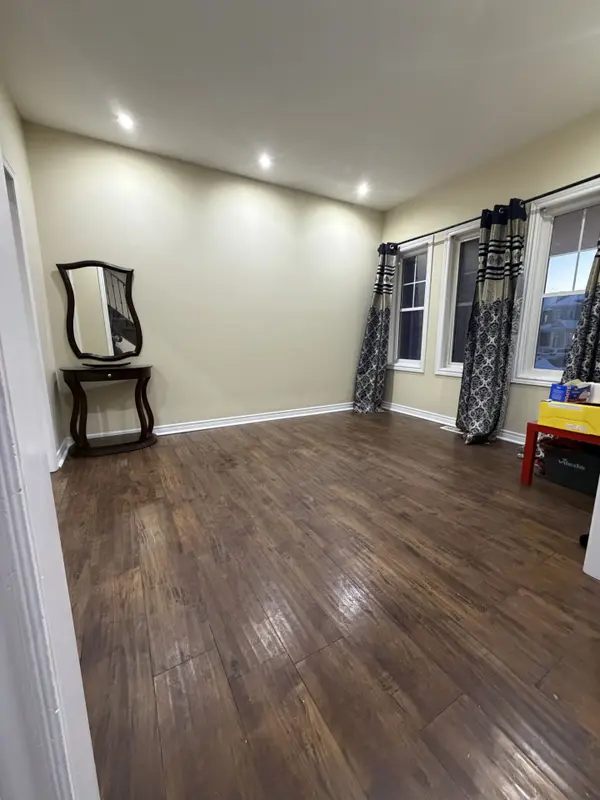 Brampton, ON L6V 4T1,15 Tailfin RD