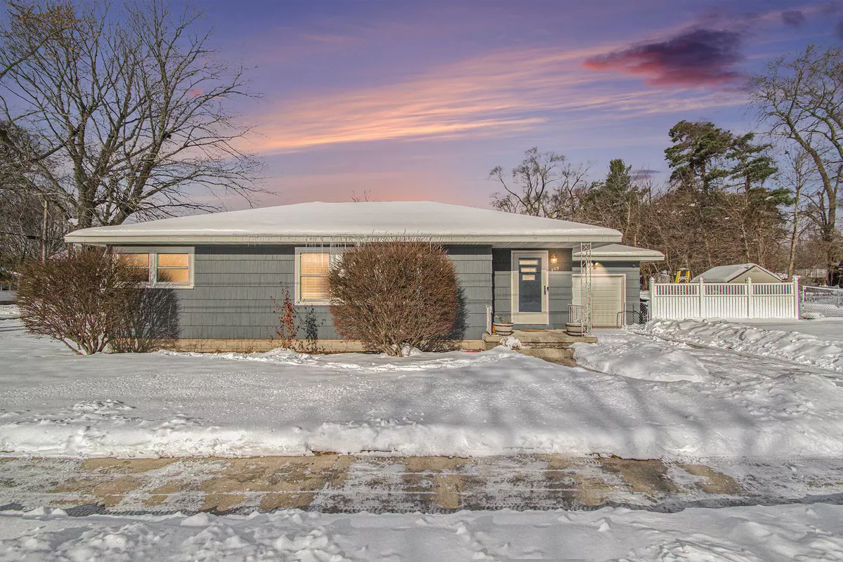 Spring Lake, MI 49456,409 South ST