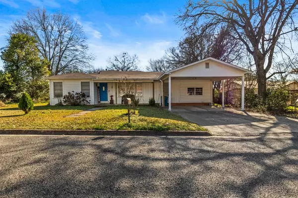 1210 E 4th Street, Mount Pleasant, TX 75455