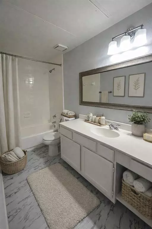 Dallas, TX 75231,7126 Holly Hill Drive #108