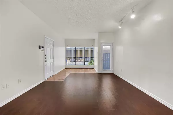 Dallas, TX 75243,9254 Forest Lane #407